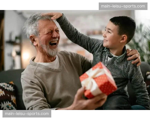 特写：萨卡进球后手指天空告慰不久前去世的祖父