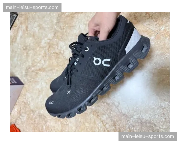 运动品牌On昂跑第四季度财报超预期，跑鞋市场占有率持续攀升